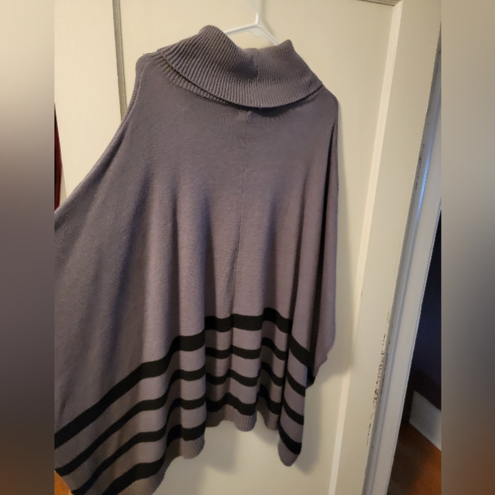 Poncho/Cape, Cowell neck Grey with black stripes